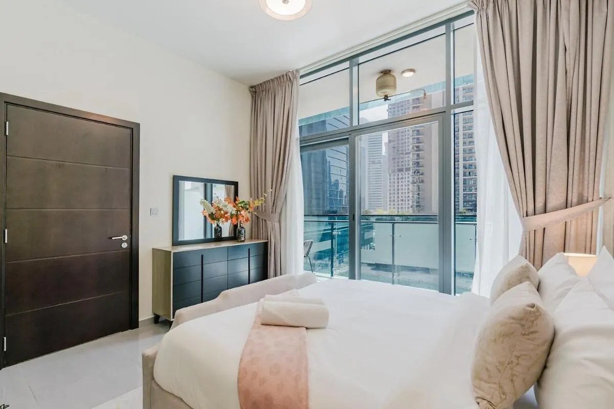 Rh- Elegant & Cozy 1Br , Prime Location , Walk To Metro Station Apartment Dubai
