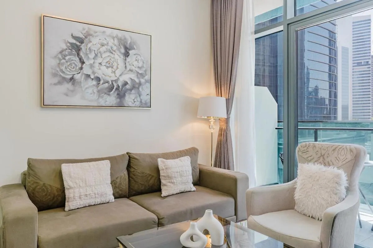 Rh- Elegant & Cozy 1Br , Prime Location , Walk To Metro Station Apartment Dubai
