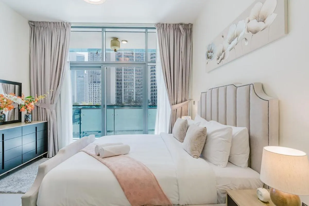 Rh- Elegant & Cozy 1Br , Prime Location , Walk To Metro Station Apartment Dubai