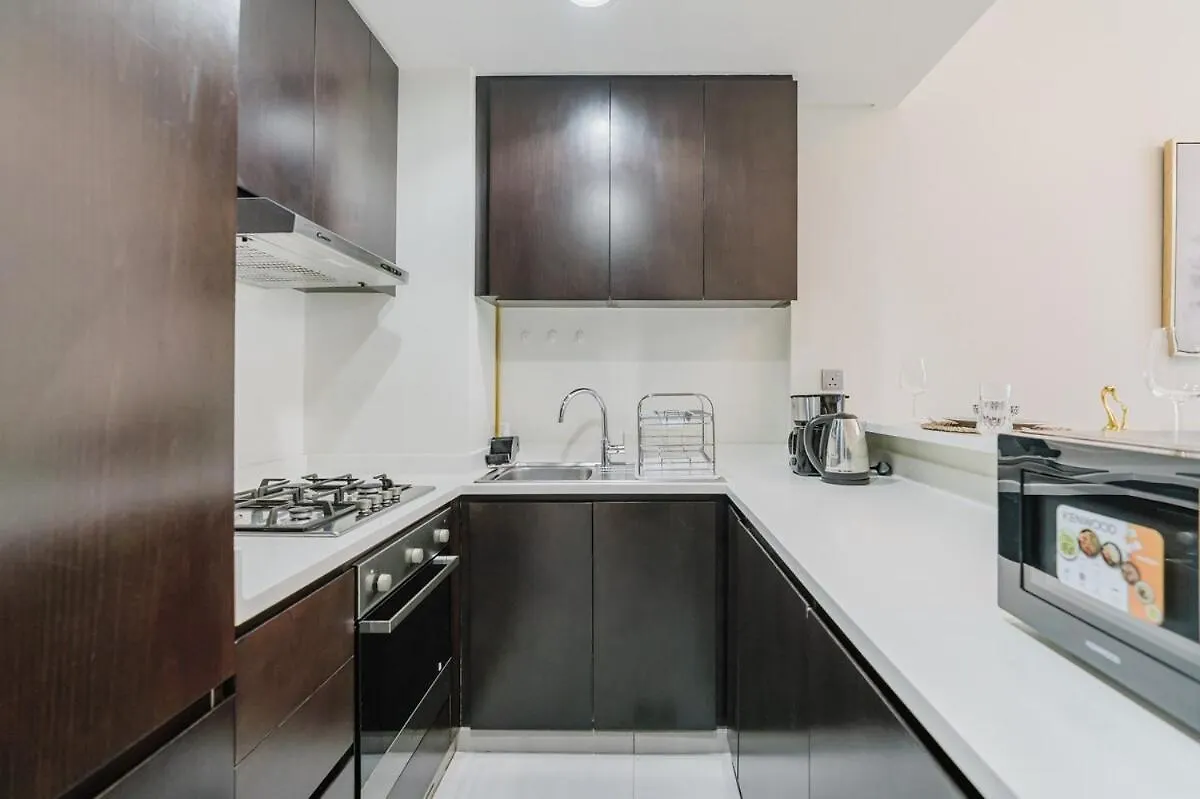 Rh- Elegant & Cozy 1Br , Prime Location , Walk To Metro Station Apartment Dubai