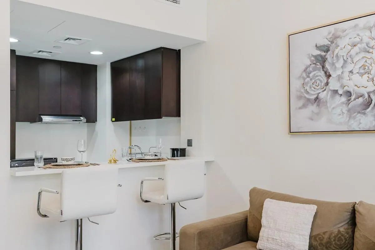 Rh- Elegant & Cozy 1Br , Prime Location , Walk To Metro Station Apartment Dubai