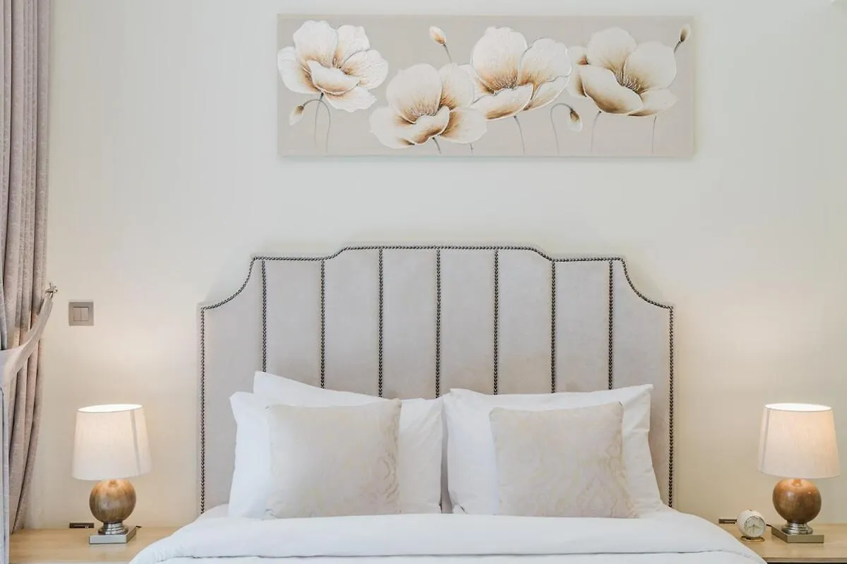 Rh- Elegant & Cozy 1Br , Prime Location , Walk To Metro Station Apartment Dubai