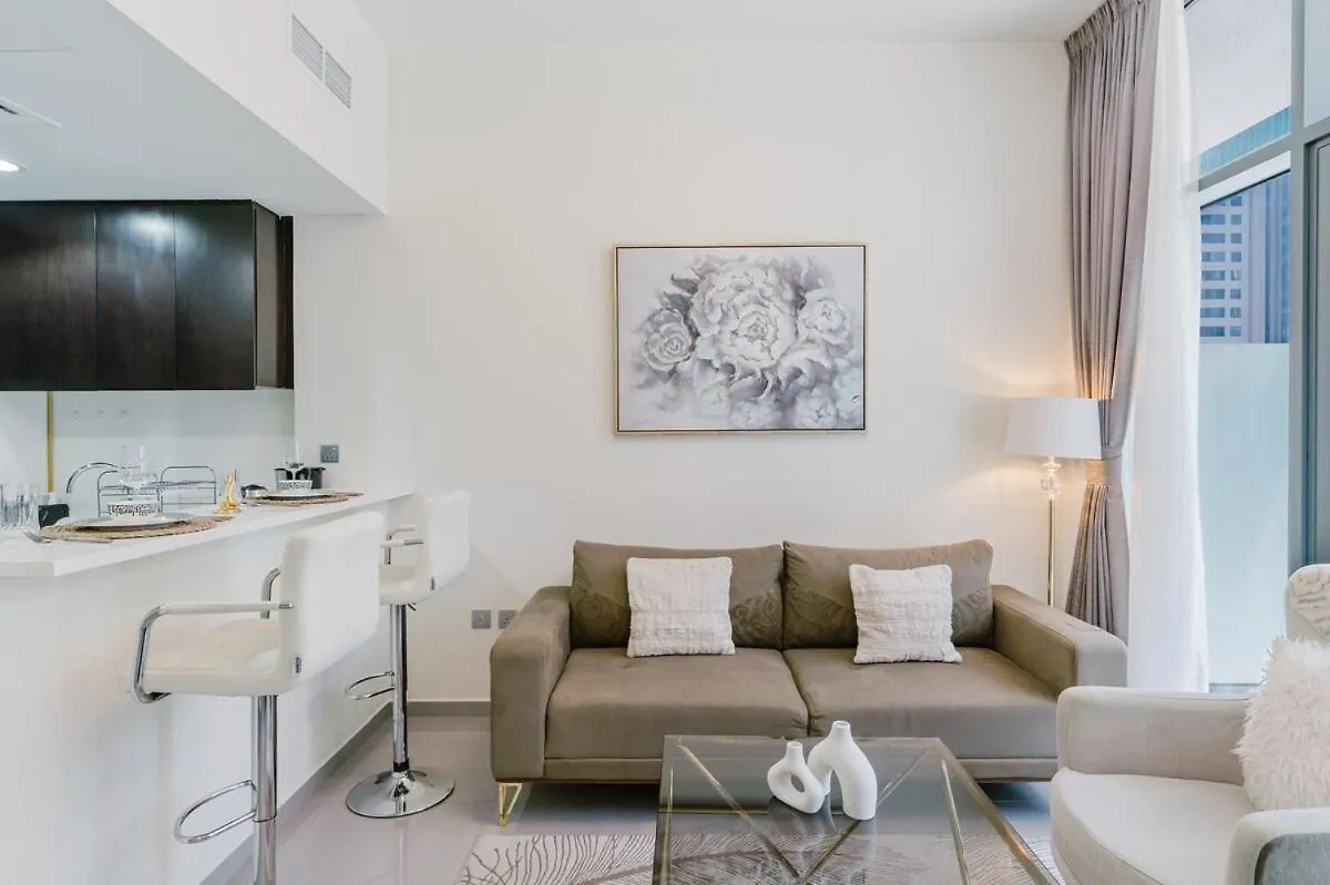 Rh- Elegant & Cozy 1Br , Prime Location , Walk To Metro Station Apartment Dubai