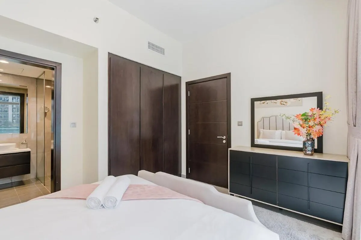 Rh- Elegant & Cozy 1Br , Prime Location , Walk To Metro Station Apartment Dubai